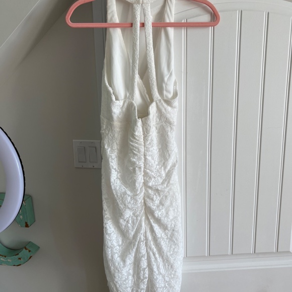 Size Medium- David’s Bridal Wedding Dress - Picture 2 of 9